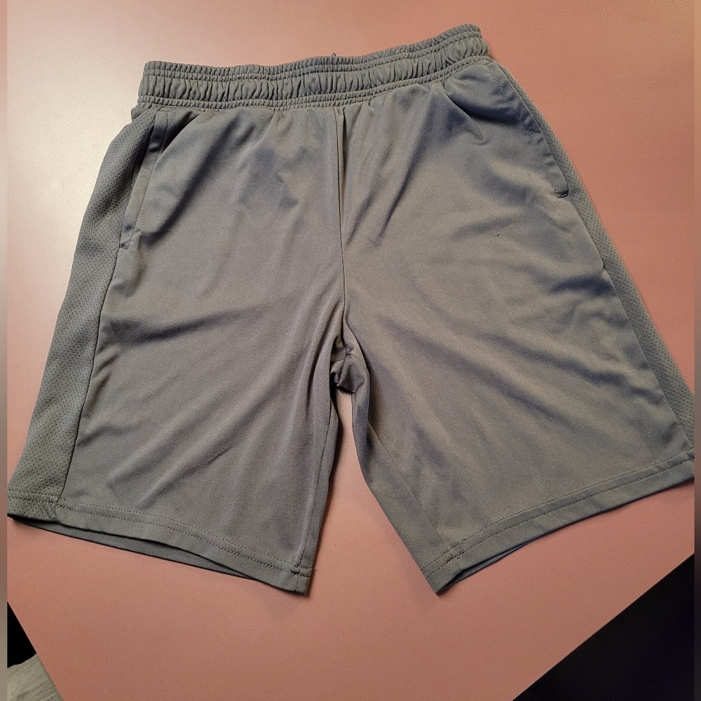 Boys Athletic Works Shorts, size L (10-12), Gray